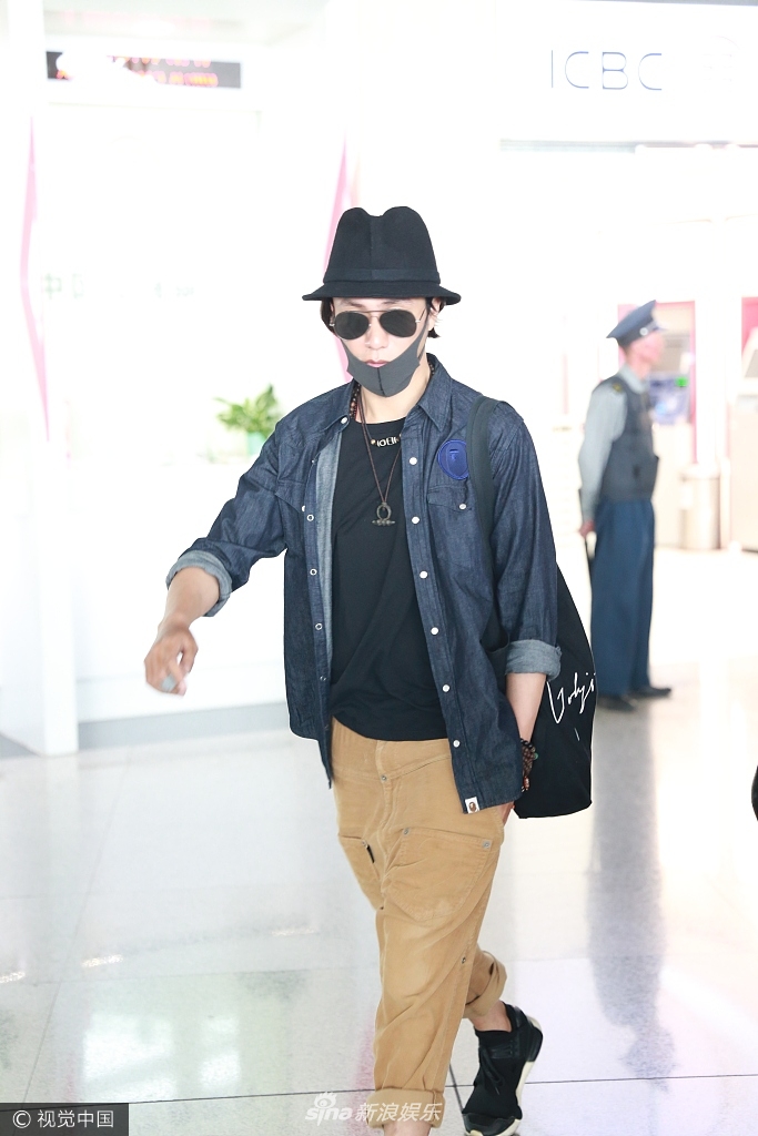 组图:裤子有毒!陈坤穿垮裤扮潮惨变短腿星人