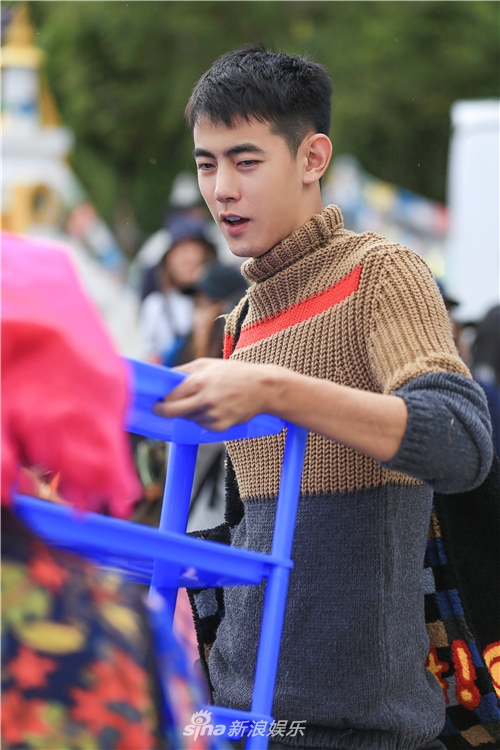 3 / 4 纪凌尘和易烊千玺 2   组图:金晨清爽短发古灵精怪 鲜.