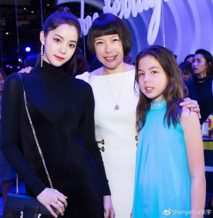 新浪娱乐讯 《vogue》杂志主编张宇昨天晚上到香港参加活动,今天(11月