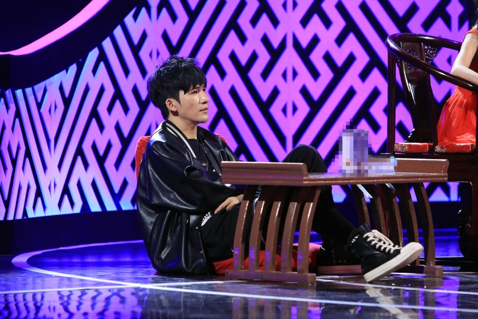 大张伟戴军同台演出画面温馨