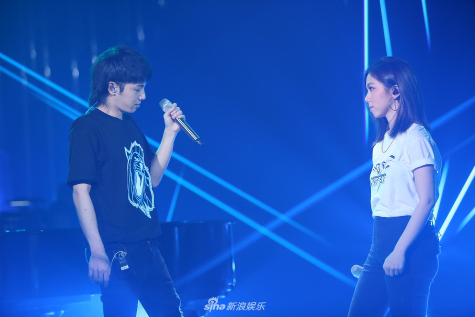 华晨宇搭档邓紫棋