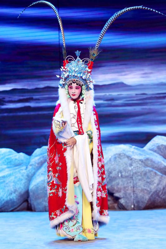 组图王昭君上线瞿颖古装唱京剧眼神凌厉有灵气