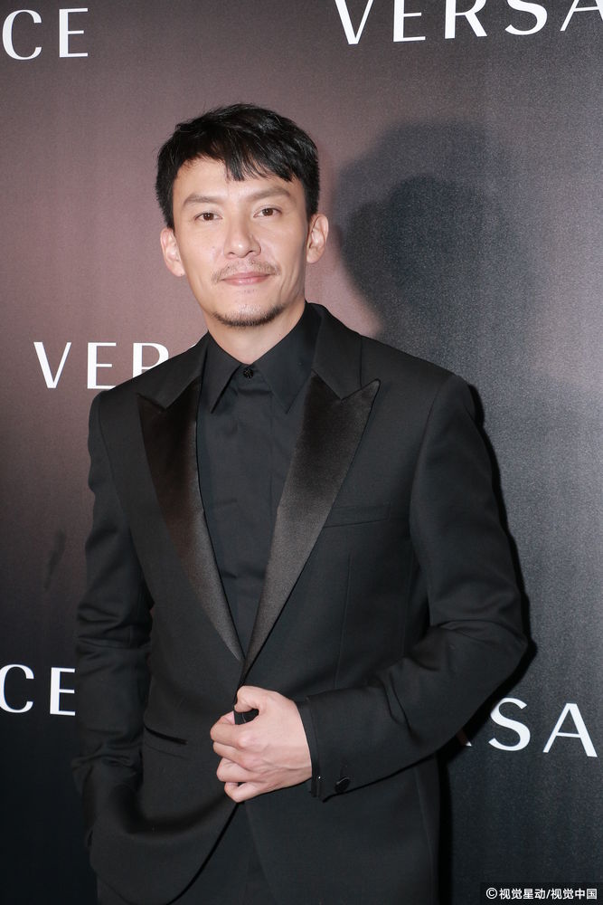 组图:女儿亲妈妈惹张震吃醋 谢婷婷与鹰眼约会_高清图集_新浪网