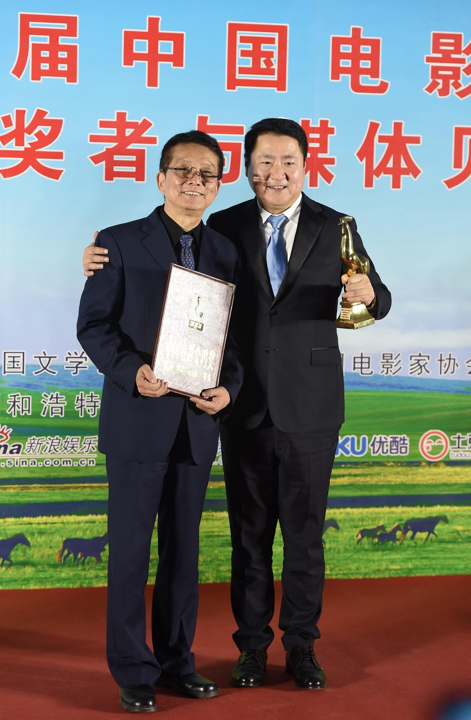 新浪娱乐讯 9月16日晚,第31届中国电影金鸡奖颁奖礼在呼和浩特举行,各