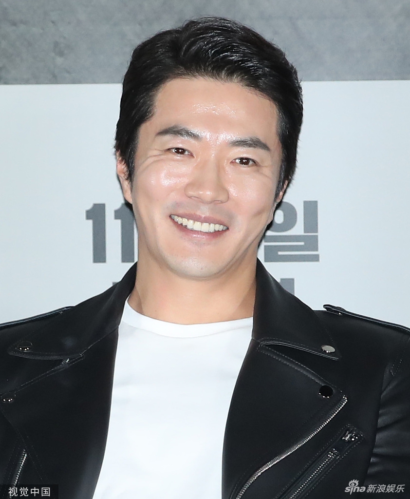 组图: 权相宇背头造型出席新片《神之一手》试映会_高清图集_新浪网