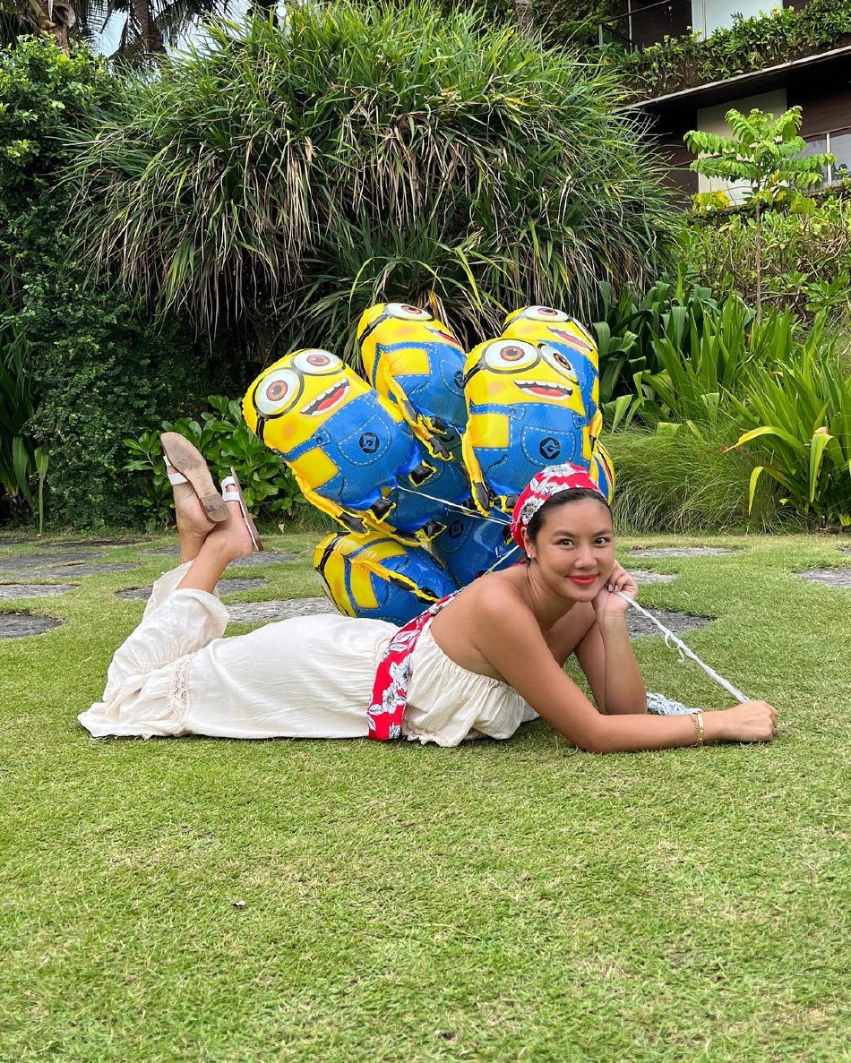 组图：黎明前妻乐基儿晒全家福3岁儿子庆生丈夫微笑出镜