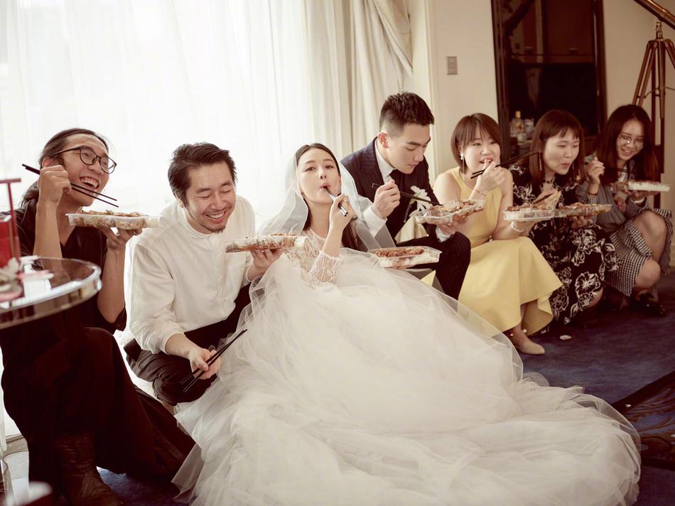 婚纱合照图片_动漫婚纱情侣头像(3)