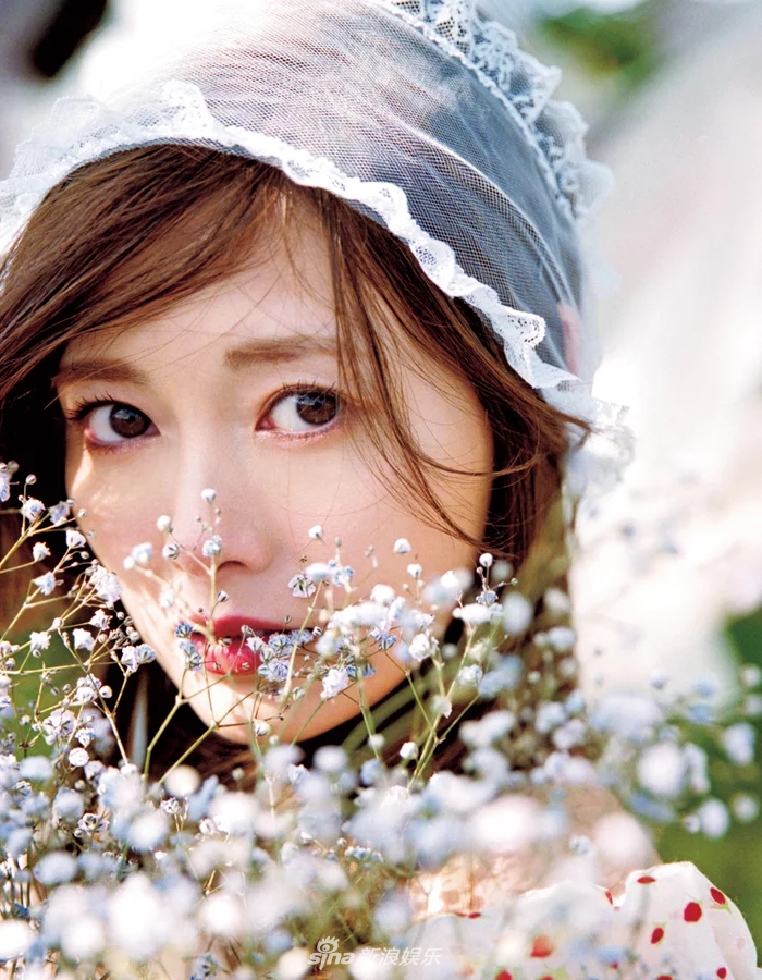 组图:日本大牌时尚杂志发售新刊 美女模特云集