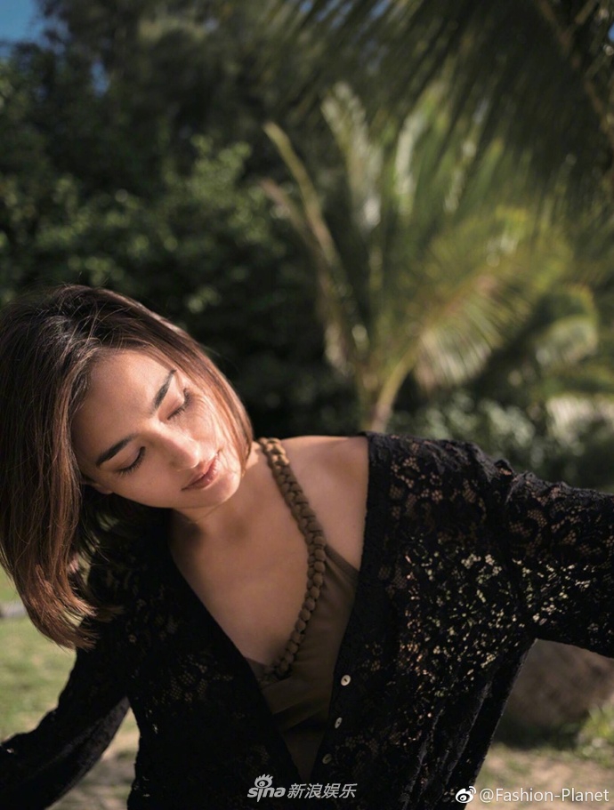 组图:模特长谷川润拍摄大片 亲近自然随性大气_高清图集_新浪网