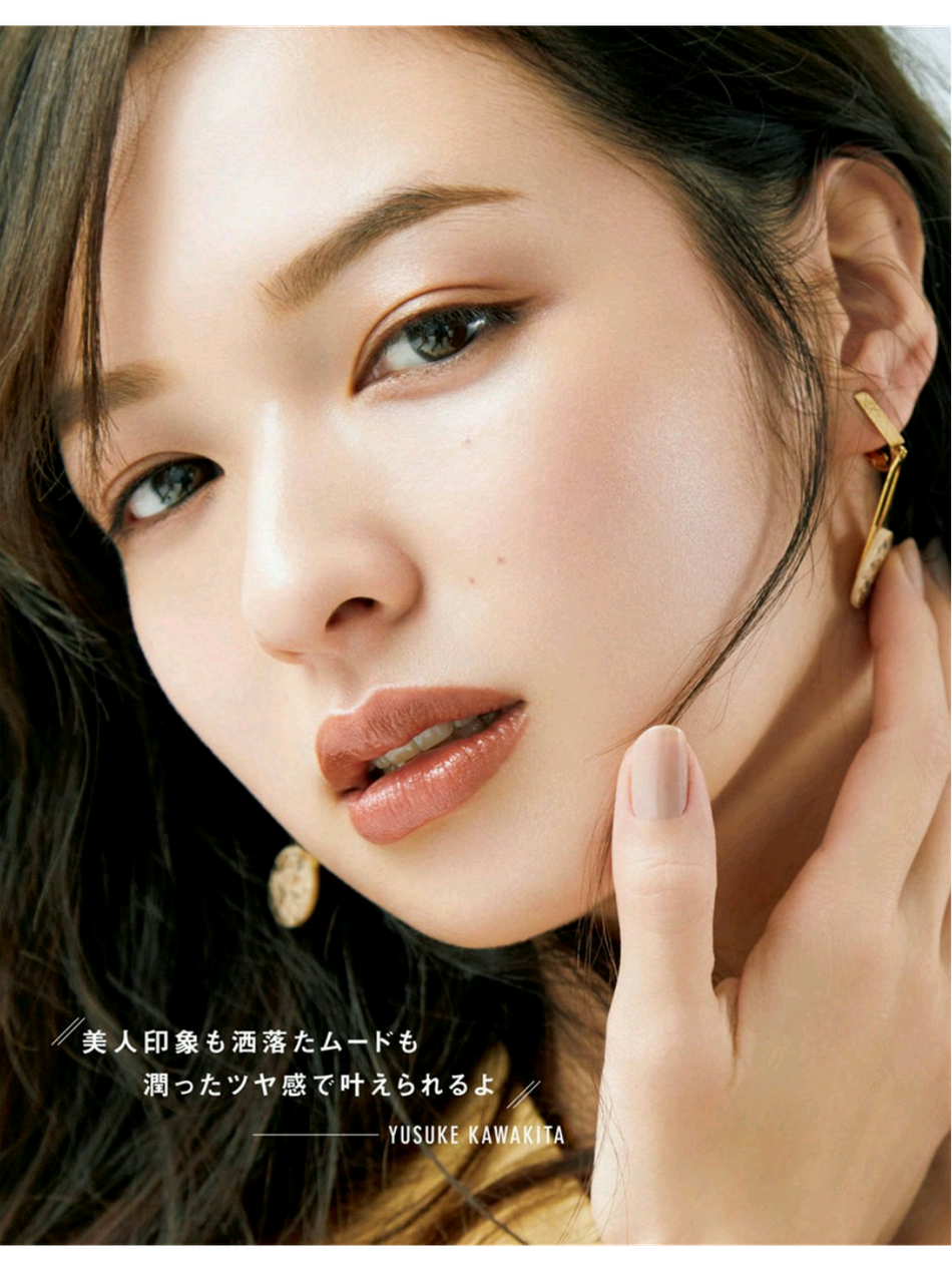 组图: 森绘梨佳拍摄美妆教程 改变唇妆搭配造就不同妆感