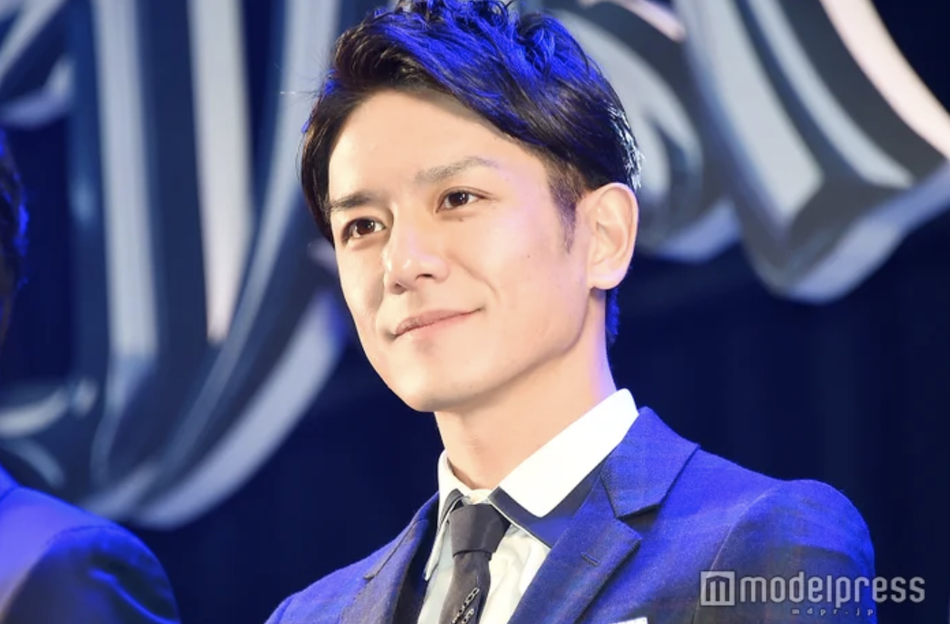 组图:泷泽秀明出席电视剧发布会 西装打扮英气逼人_高清图集_新浪网