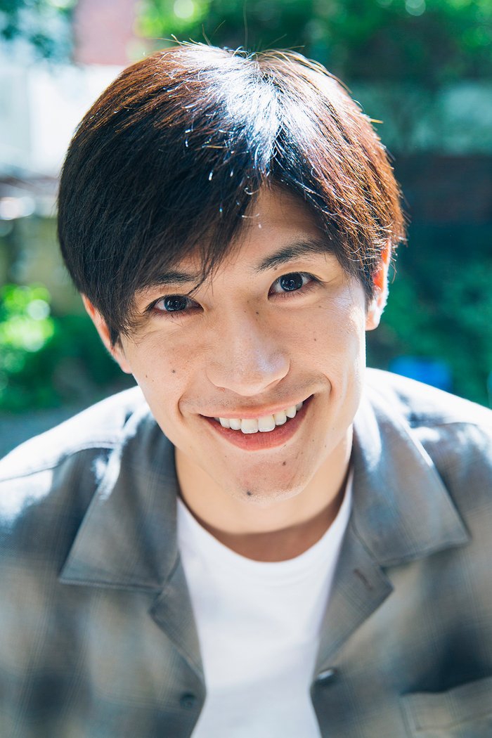 组图:三浦春马拍剧畅游韩国 清新帅气感十足