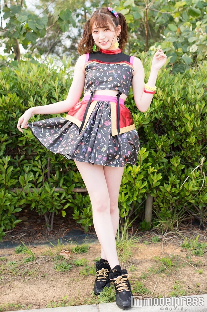 nmb48三成员冲绳拍写真 面对镜头展示可爱笑容