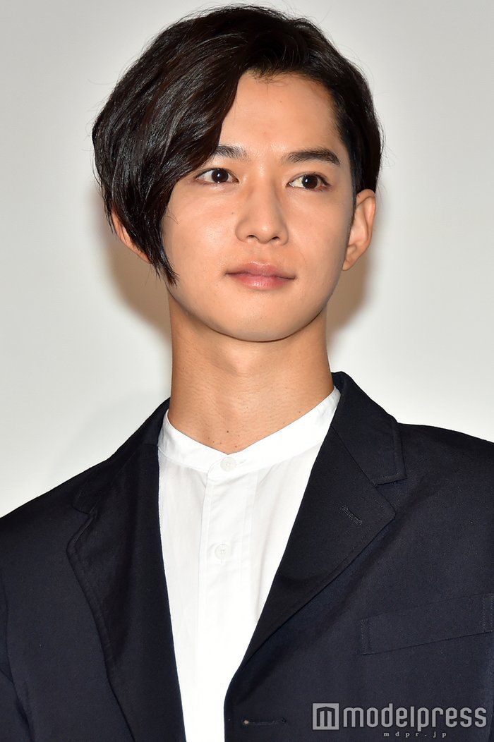 组图:千叶雄大出席电影发布会 公开修图技巧