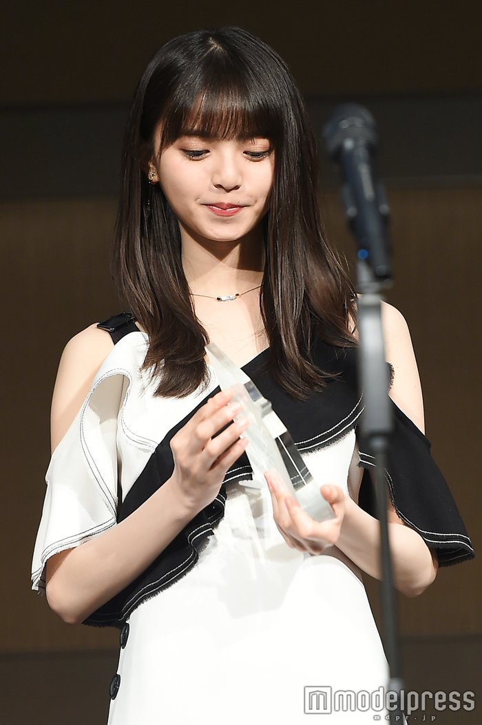 组图:斋藤飞鸟代表乃木坂46出席微博群英会 身材娇小笑容甜美_高清