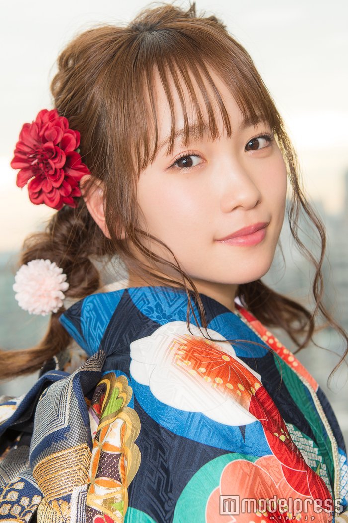 组图:川荣李奈展示和服姿 宛如新成人