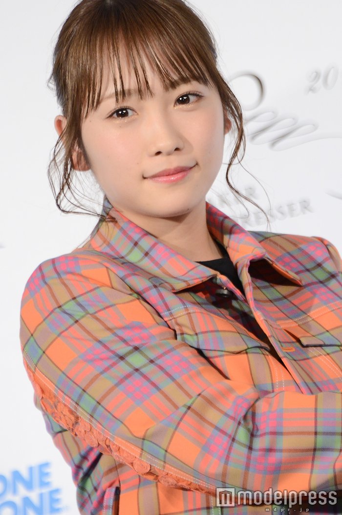 组图:川荣李奈参加颁奖仪式 谈私人穿搭风格_高清图集_新浪网