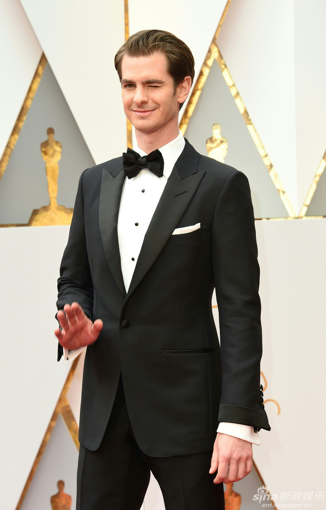组图:安德鲁-加菲尔德帅气亮相奥斯卡 笑容暖心眨眼卖萌_高清图集