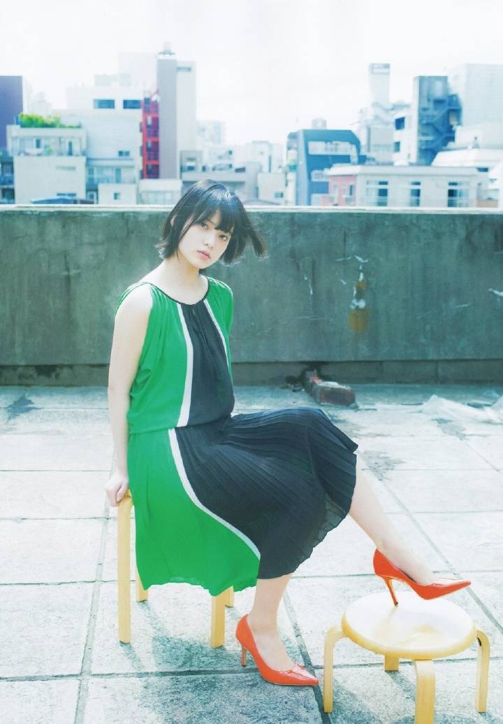 组图平手友梨奈写真曝光肤白貌美清新脱俗