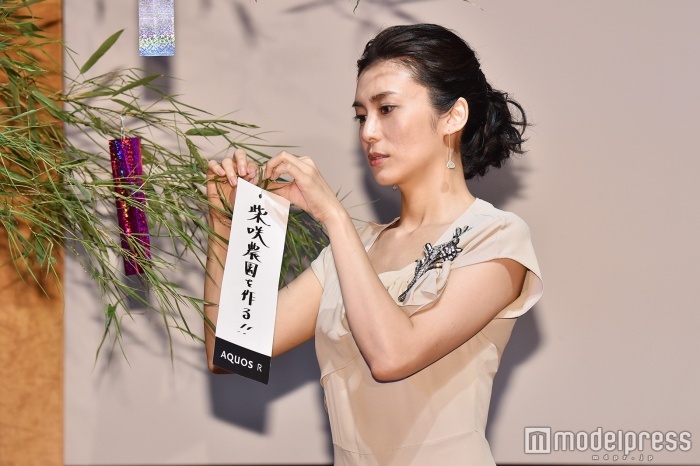 日本女星柴崎幸出席活动 一袭长裙尽显干练