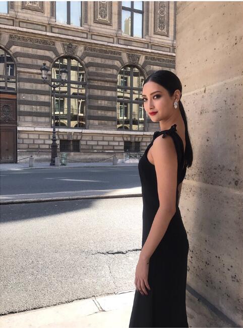 组图:日女星菜菜绪现身巴黎时装周 气质尽显红唇诱人