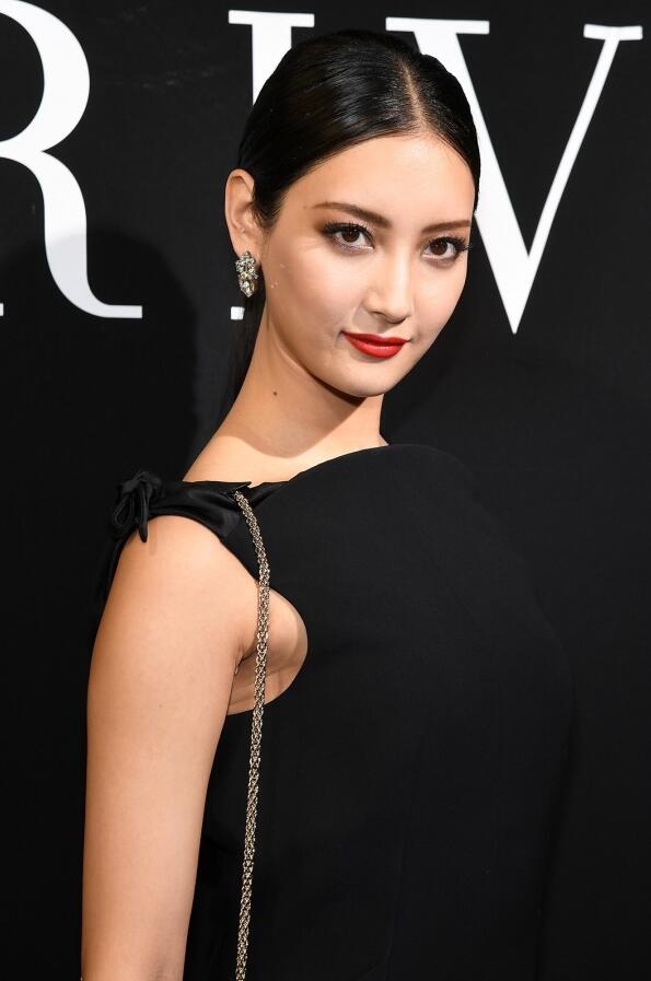 组图:日女星菜菜绪现身巴黎时装周 气质尽显红唇诱人_高清图集_新浪网