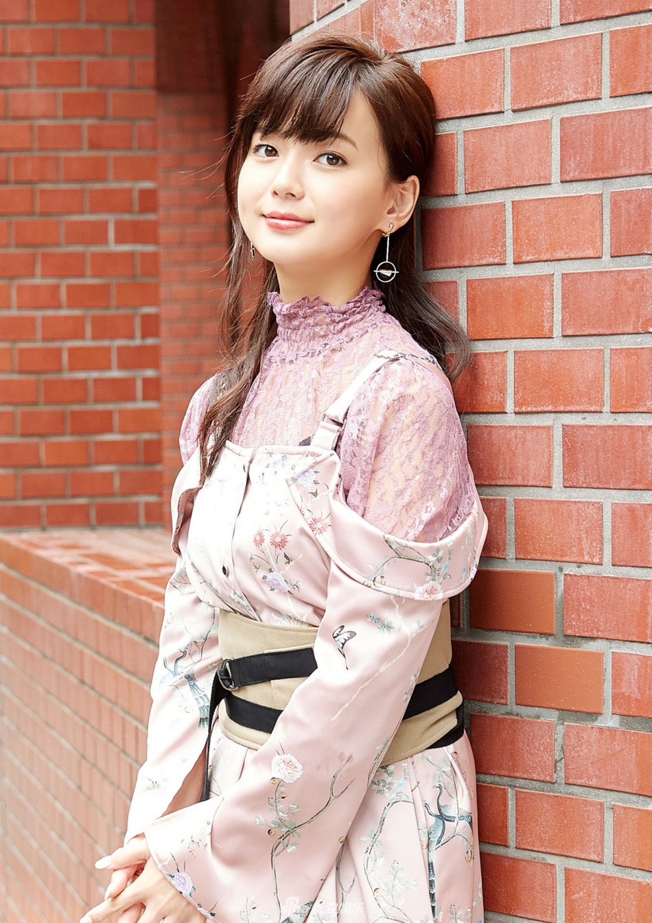 组图:日女星多部未华子大片曝光 浅紫色碎花典雅迷人