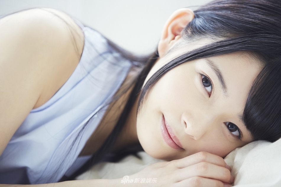 组图:日本16岁偶像柿崎芽实写真曝光 温柔可人清纯萌动