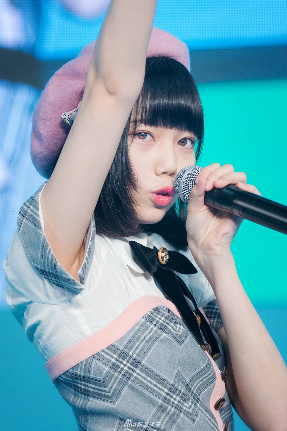 组图:日本一亿光年美少女热力开唱 双马尾尽显可爱本色