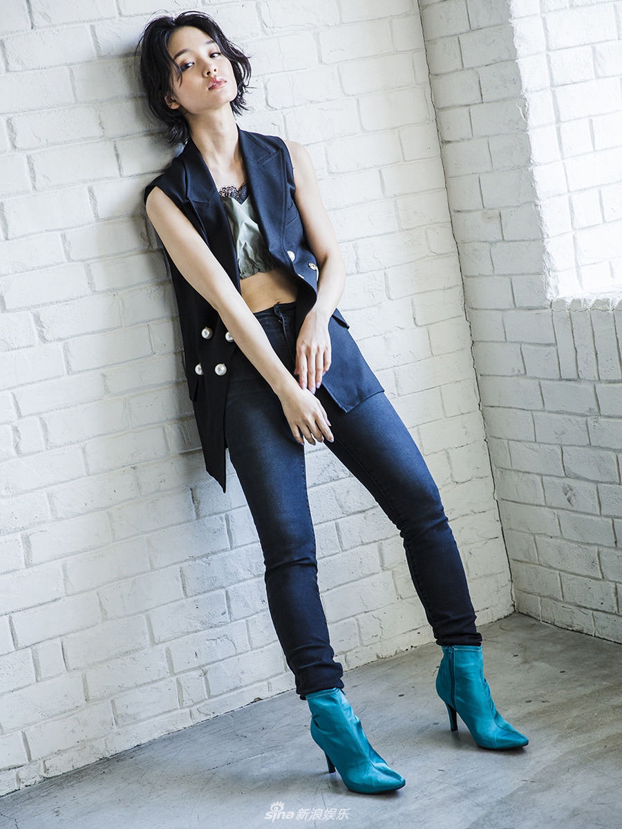 组图:刚力彩芽拍大片率性十足 中性打扮展另类诱惑
