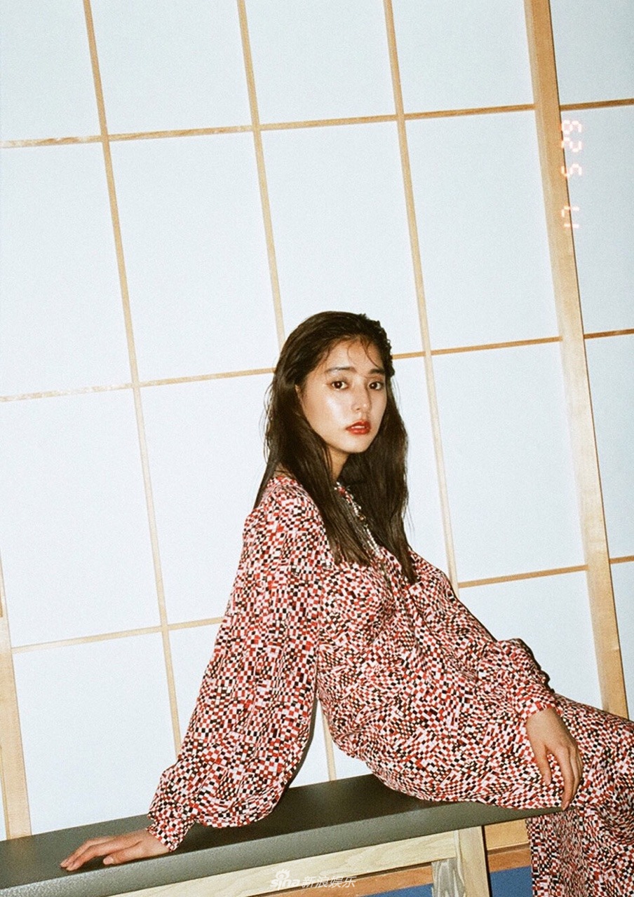 组图:新木优子复古大片曝光 精致妆容再现上世纪潮流