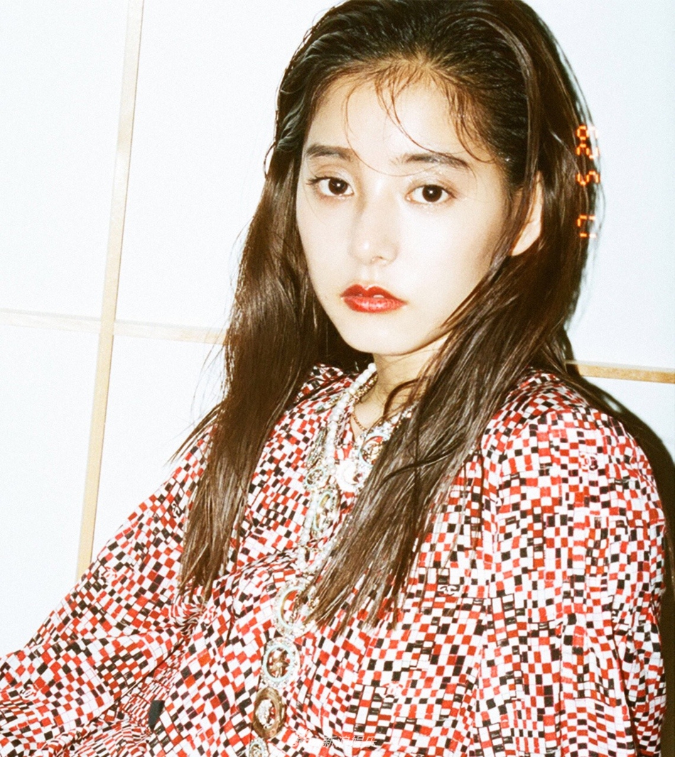 新木优子复古大片曝光 精致妆容再现上世纪潮流