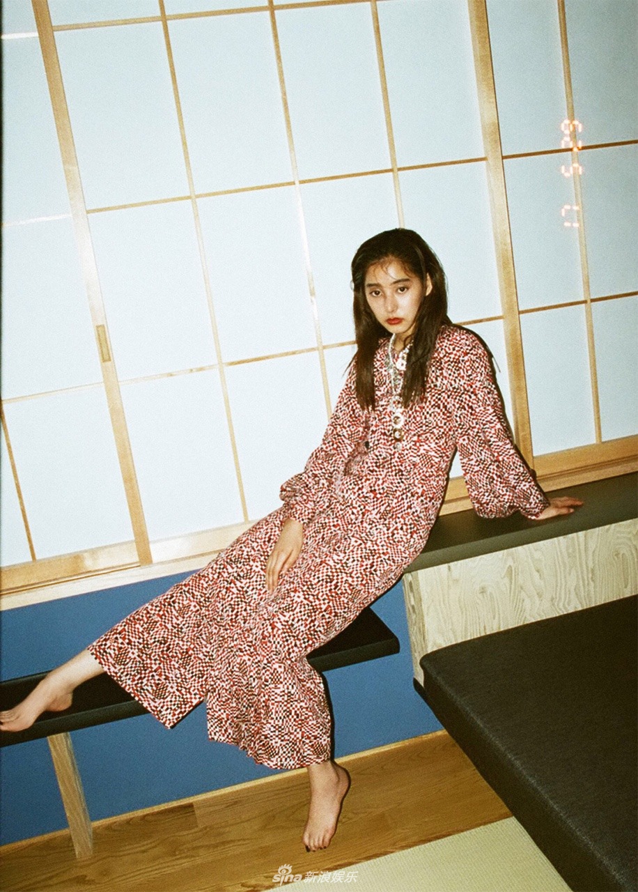 组图:新木优子复古大片曝光 精致妆容再现上世纪潮流