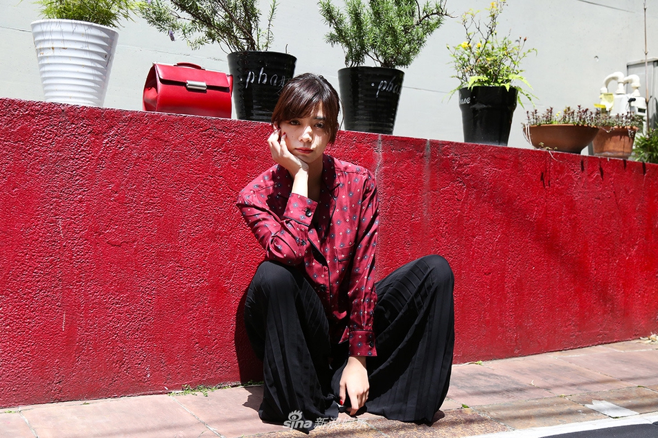 组图:日本混血模特池田依来沙街拍 睡衣外穿慵懒迷人