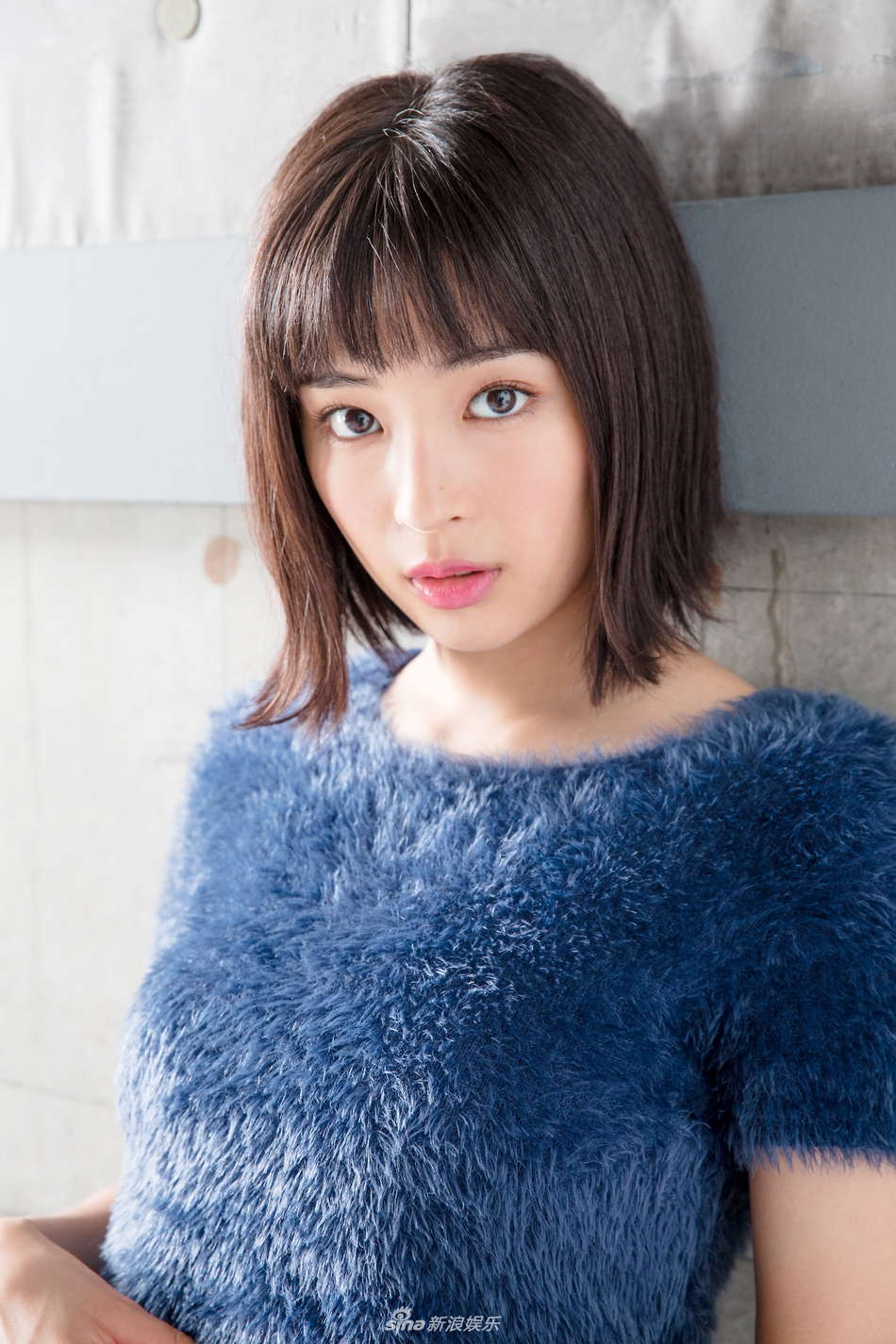 广濑丝丝写真曝光 短发利落气质凛冽清纯