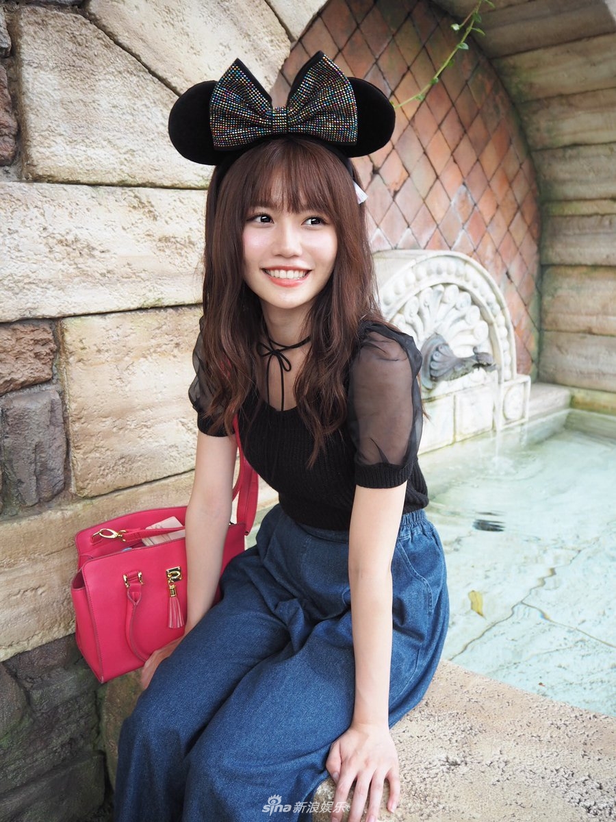 新浪娱乐讯 近日,日本少女偶像组合akb48成员込山榛香一组写真曝光.