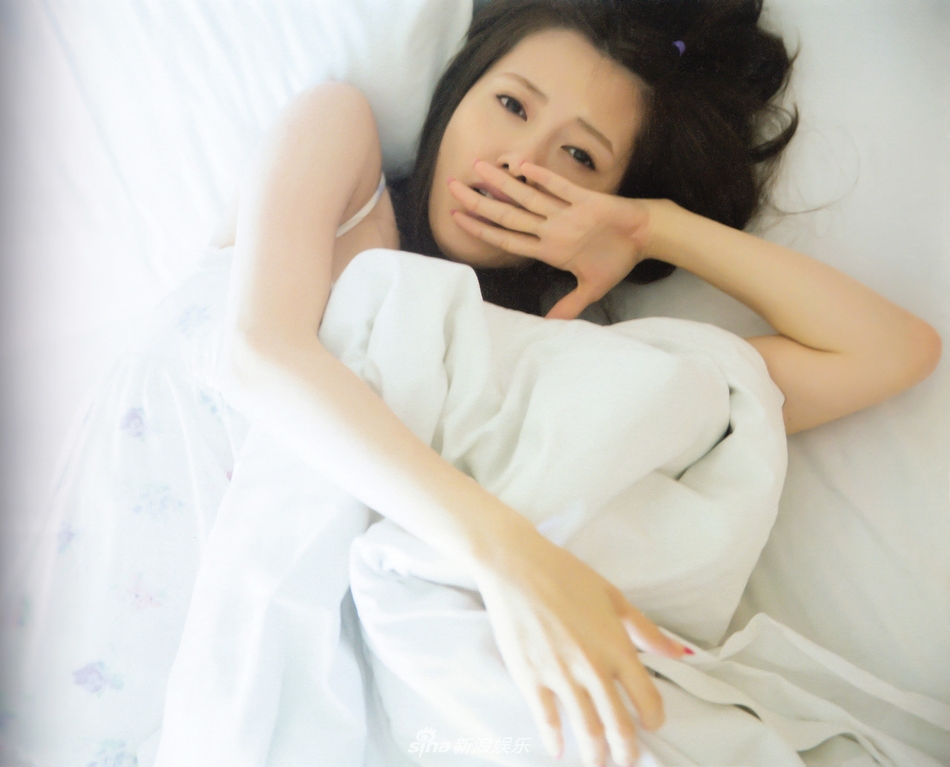 组图:白石麻衣睡颜曝光 女神睡觉原来是这个样子!
