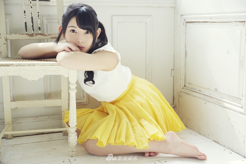组图:柿崎芽实清新写真曝光 一抹亮黄短裙十分抢眼