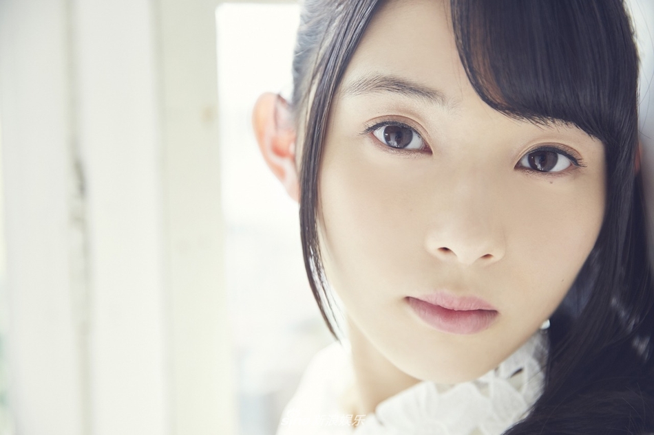 组图:柿崎芽实清新写真曝光 一抹亮黄短裙十分抢眼