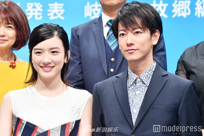 组图:佐藤健首次出演晨间剧 西装笔挺现身发布会_高清图集_新浪网