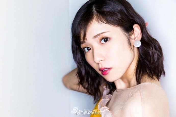 组图:松冈茉优献声《赛车总动员3》 宣传照优雅动人