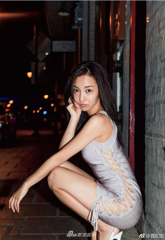 组图:板野友美最新写真集内容曝光 泳装上镜尽显魅惑