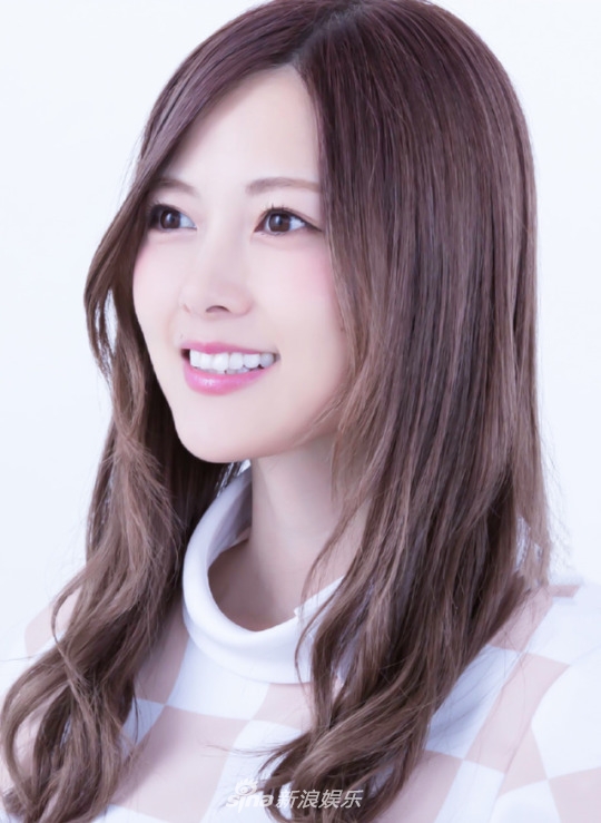 组图:乃木坂46登杂志封面 统一制服尽显清纯可爱