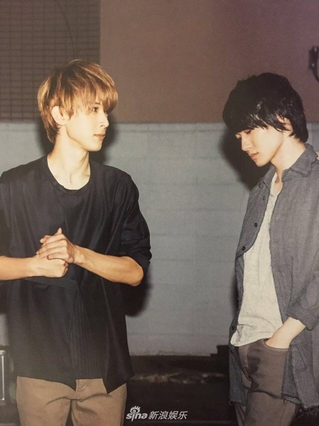 组图:吉沢亮神木隆之介街拍曝光 两大男神帅气大比拼_高清图集_新浪网