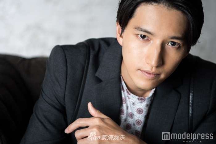 组图:田口淳之介接受采访酷劲十足 谈音乐望享受当下