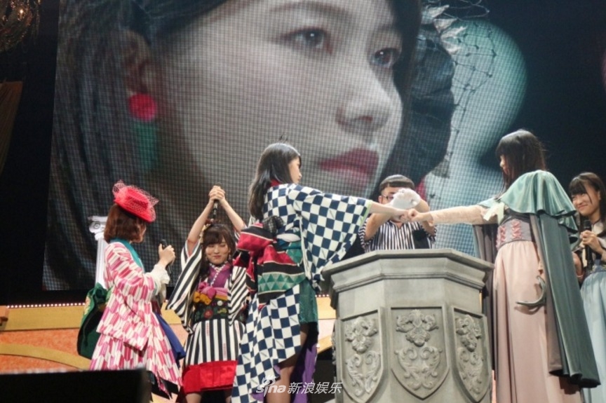 AKB48举行猜拳大会 成员浴衣亮相尽显青春活力
