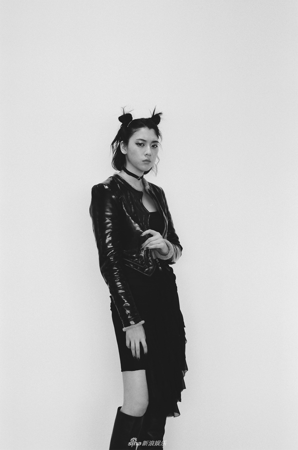 组图日名模三吉彩花拍时尚大片唇涂黑妖艳十足