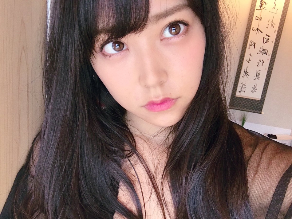 组图:nmb48白间美瑠推特发私房照 希望展现成熟的自己