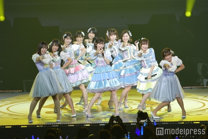 永远发光的王道偶像 渡边麻友开AKB毕业演唱会