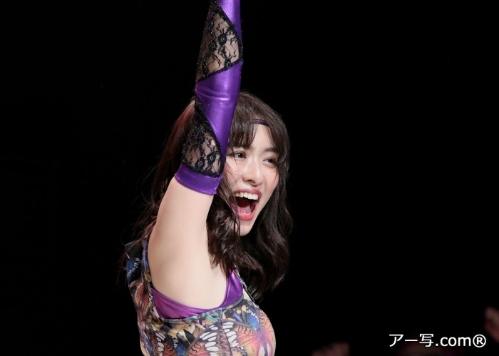 组图:内田理央舞台剧饰女子摔跤手 演技真实获称赞
